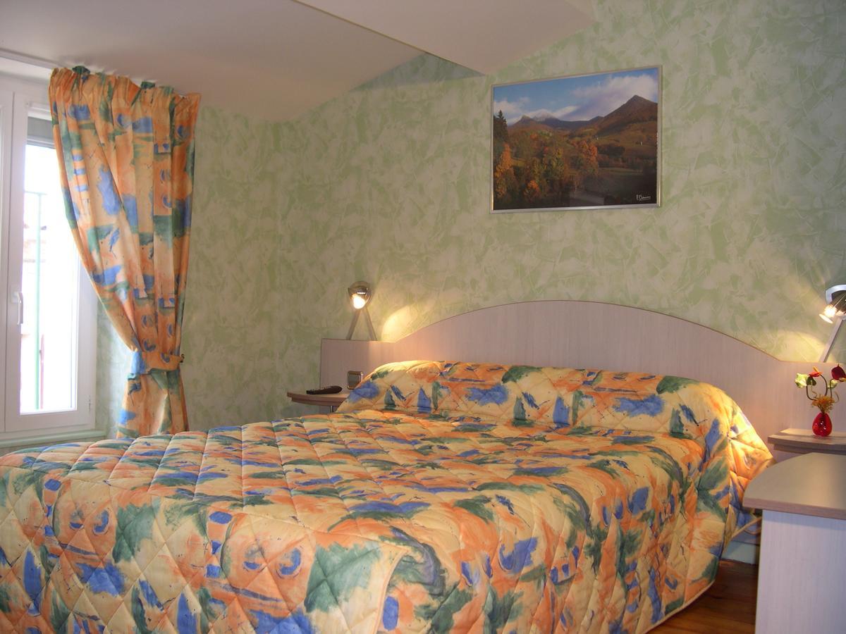 L'Ostalou Hotel Issoire Kültér fotó